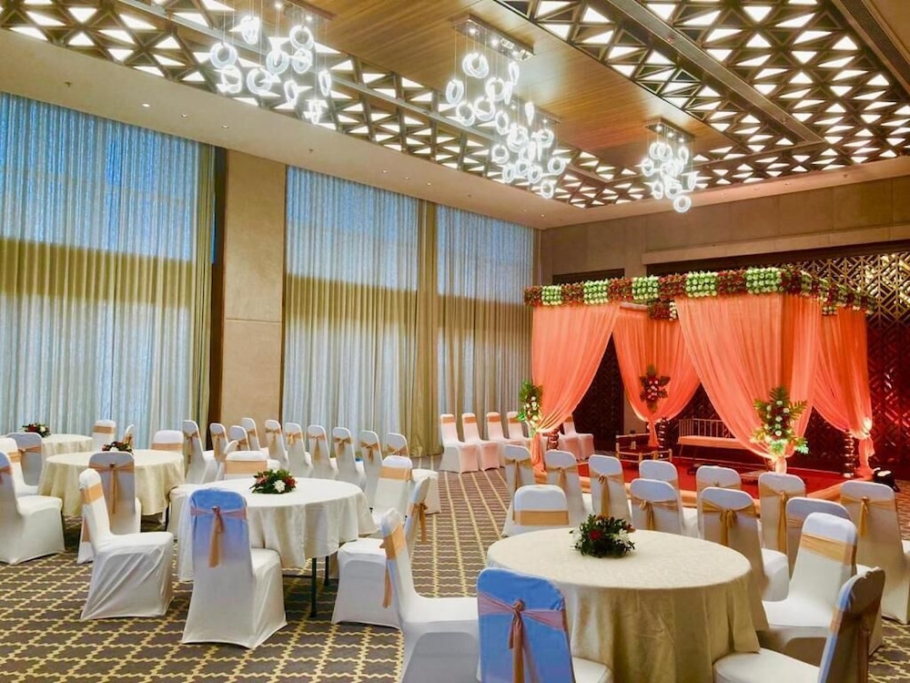 Welcomhotel by ITC Hotels, Ashram Road, Ahmedabad 53/71