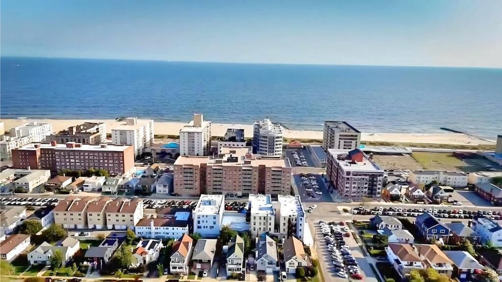 Long Beach Hotel 56/60