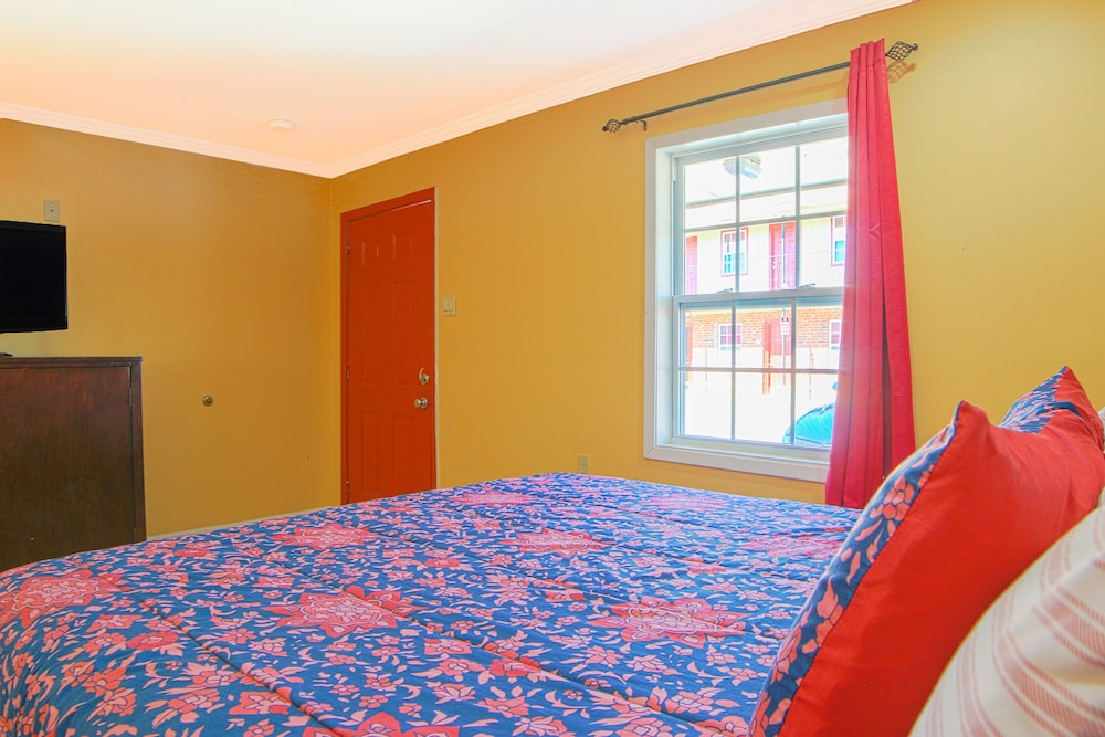 Economy Inn By OYO Lockport near Houma 8/34