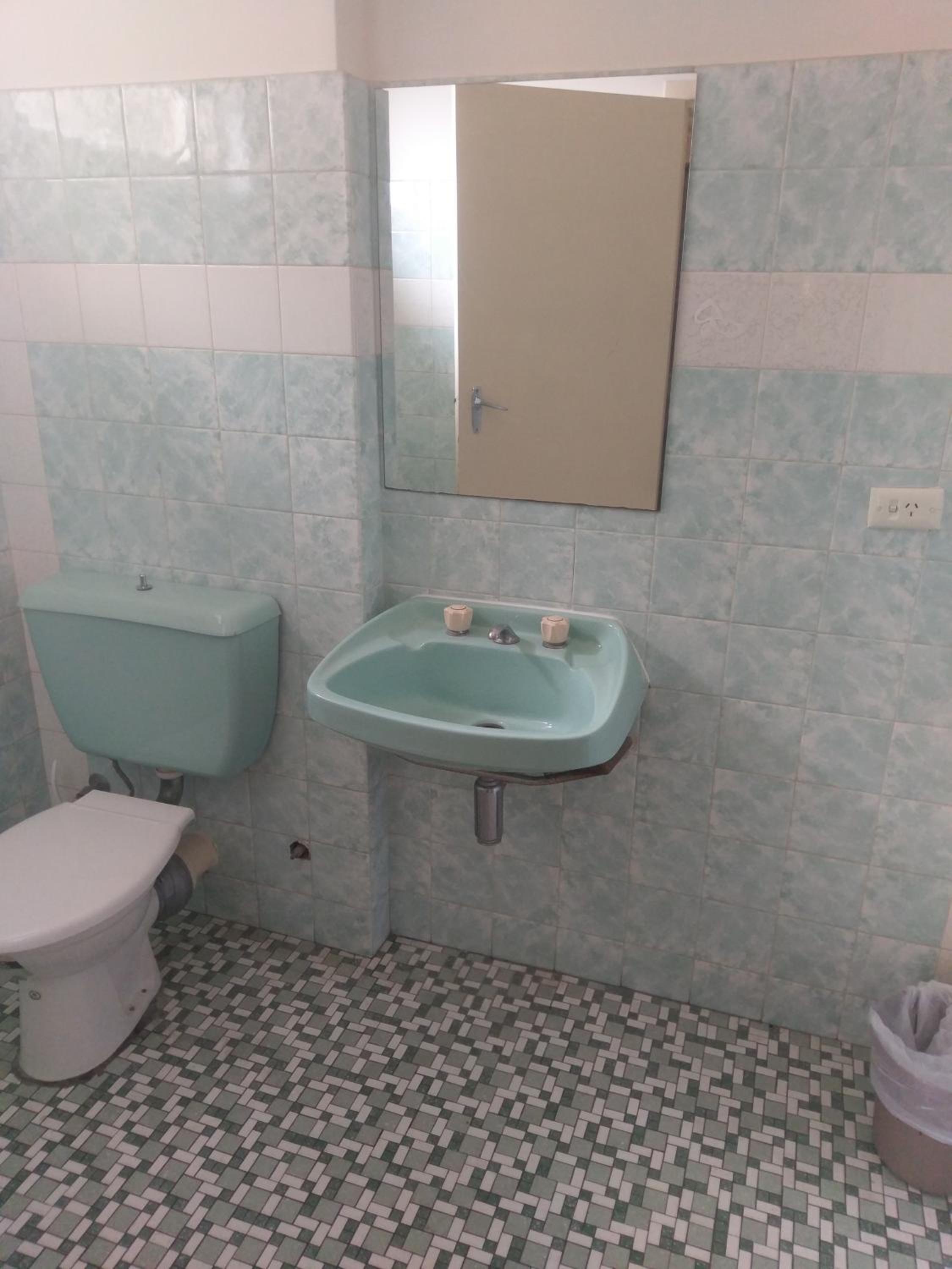 Adelaide Motel Backpackers 24/24