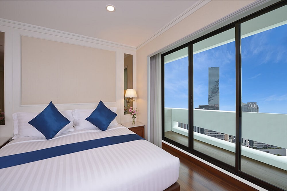 Centre Point Plus Hotel Silom 24/76