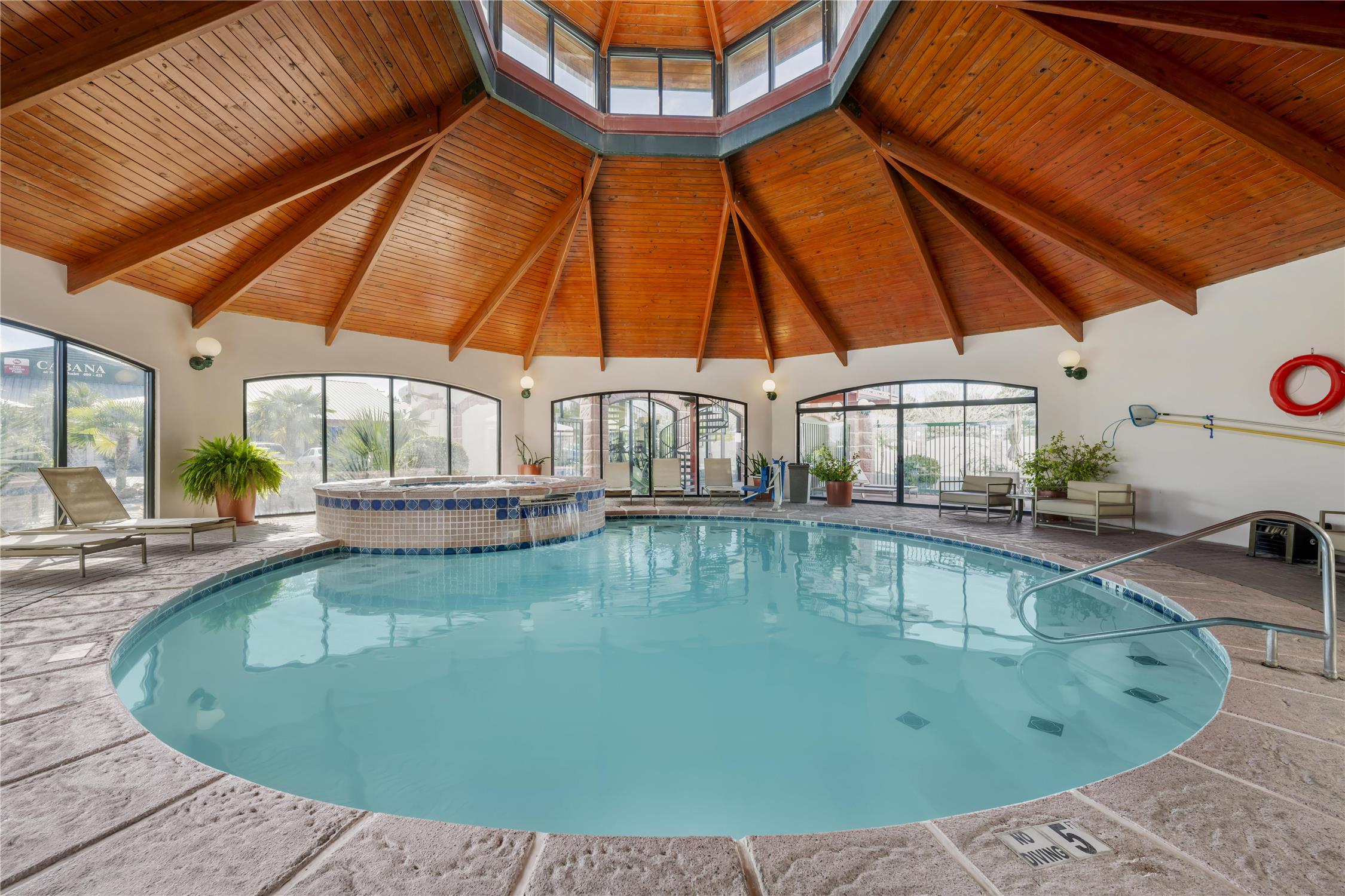 Best Western Plus Swiss Chalet Hotel & Suites 24/40