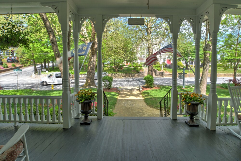 1898 Waverly Inn 68/73