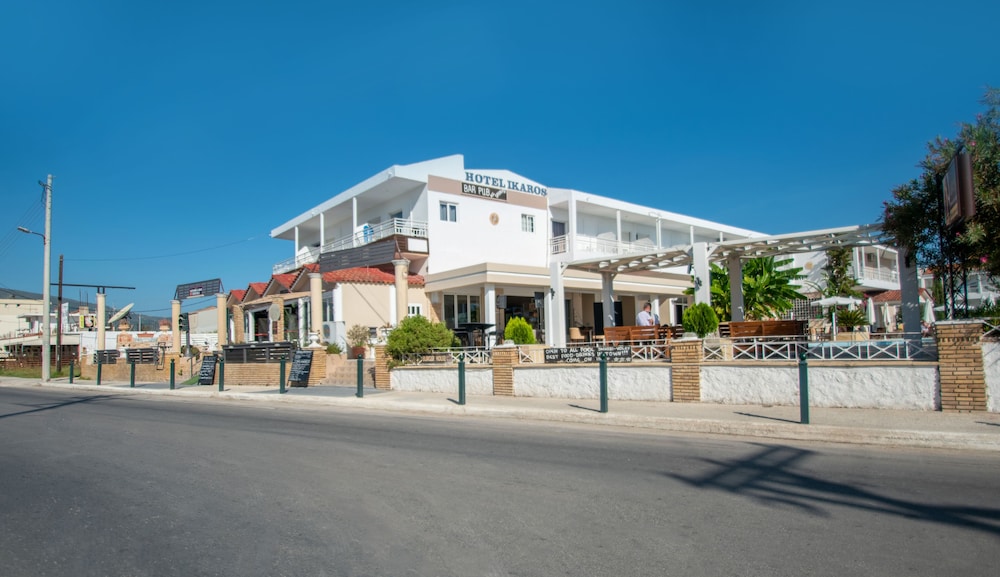 Ikaros Hotel 8/70