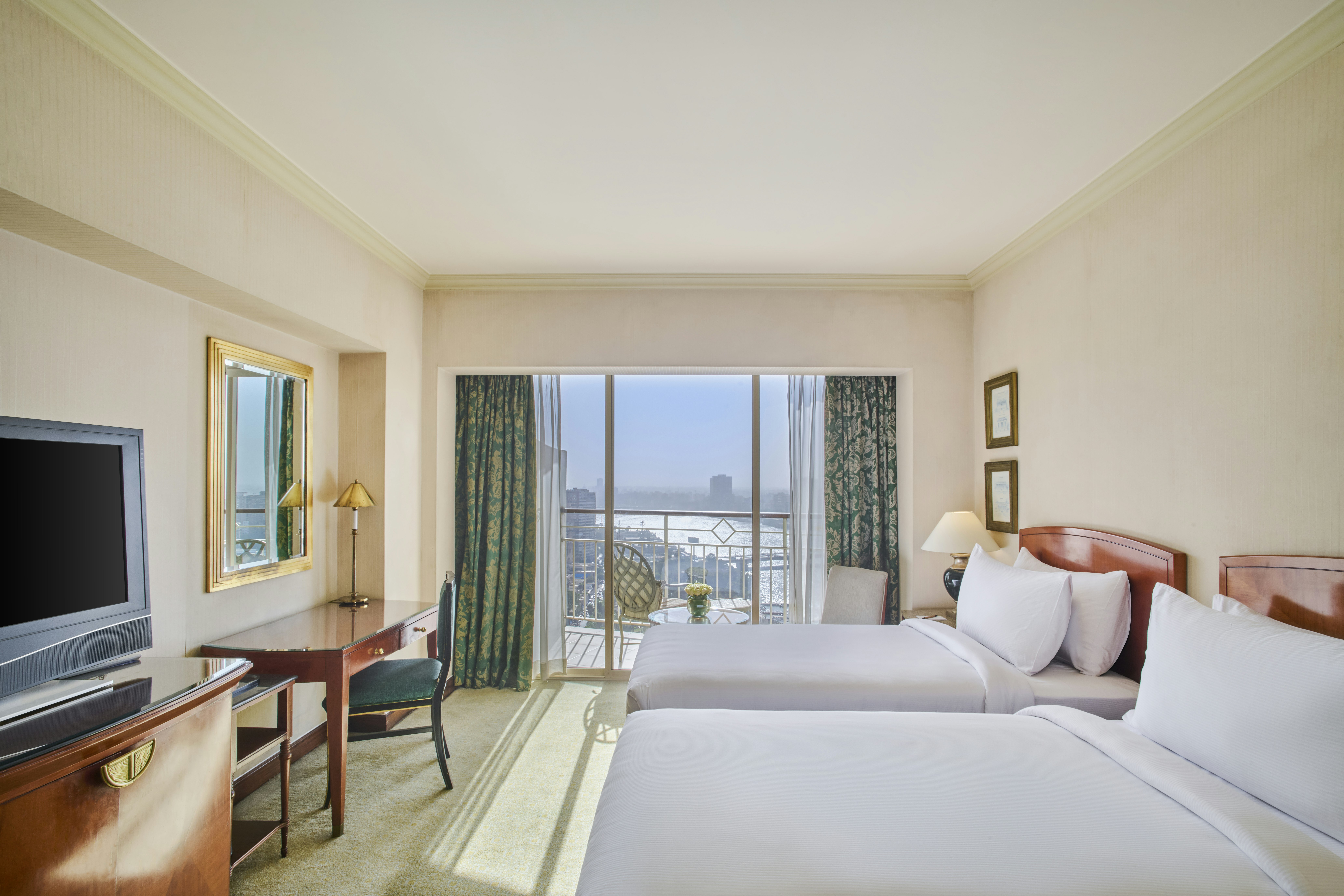 EXECUTIVE, TWIN BEDS, RIVER VIEW