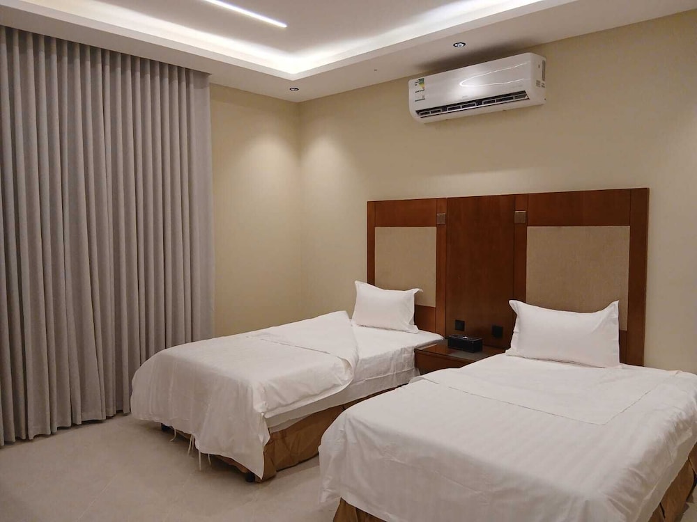 ROOM, TWIN BEDS