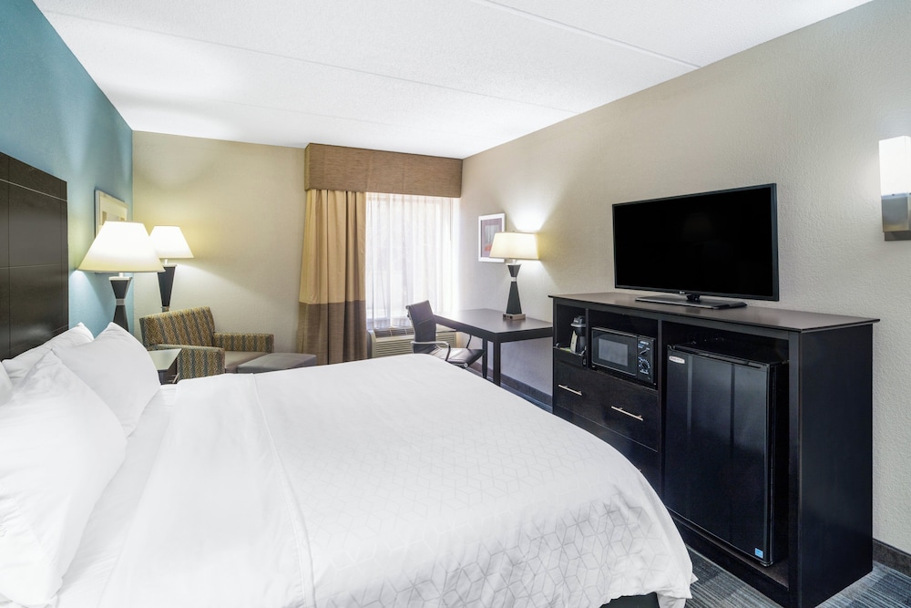 Holiday Inn Express Forsyth 11/42
