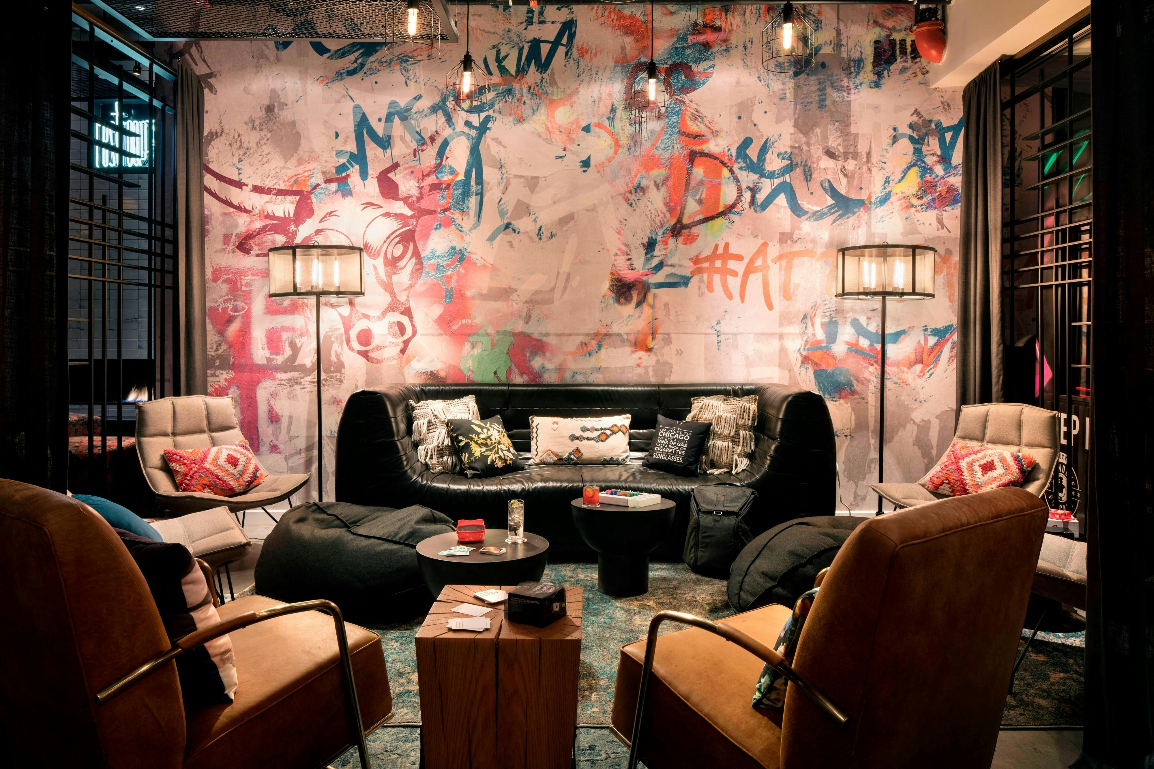 MOXY CHICAGO DOWNTOWN 15/30