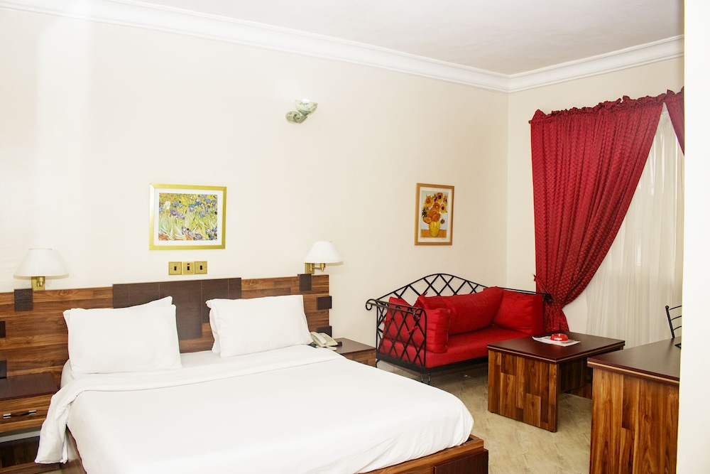 Bougainvillea Hotel 8/38