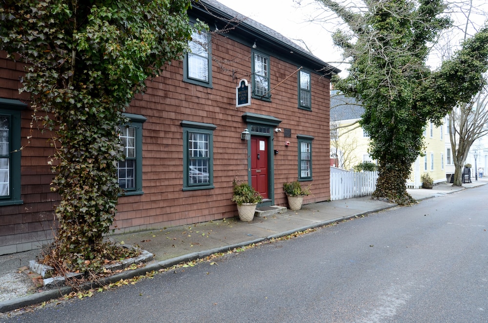 Melville House Newport 20/23