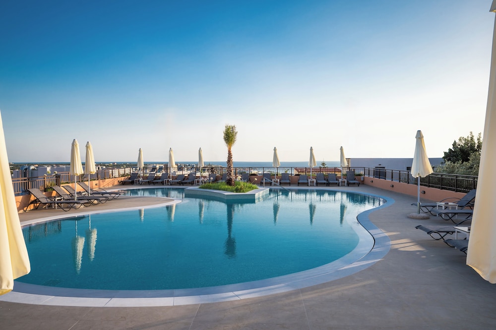 Pyria Hotel 71/80
