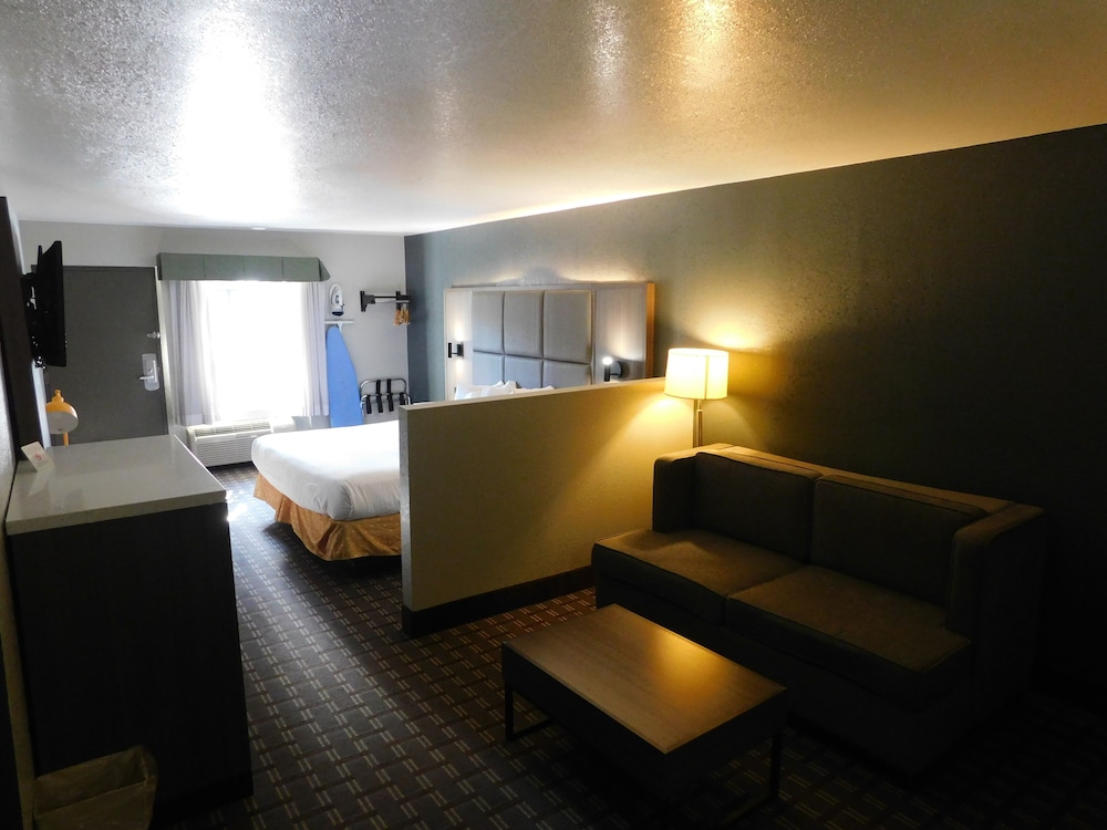 Days Inn & Suites By Wyndham Downtown Gatlinburg Parkway 44/68