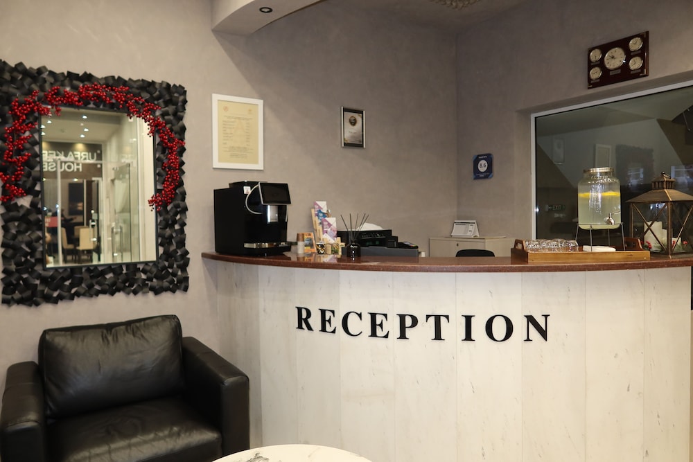 Aris Hotel 8/43