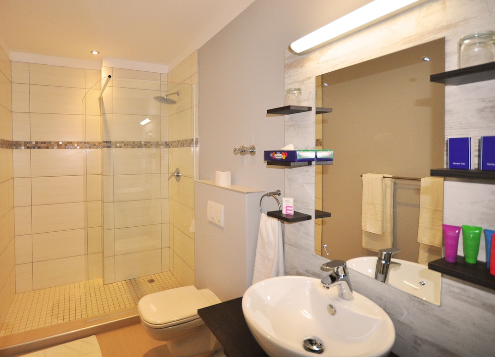 EXCLUSIVE, SUITE, KING BED