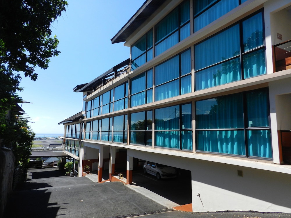 Tahiti Airport Motel 16/64