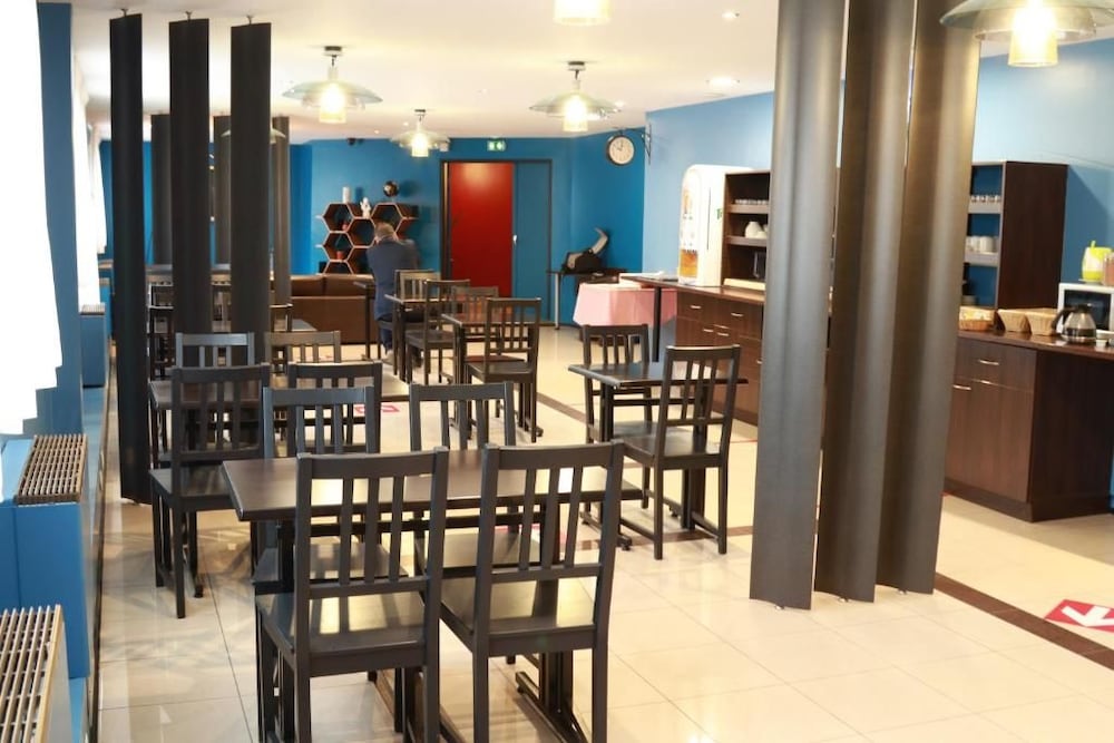 Orly Superior Hotel 49/57