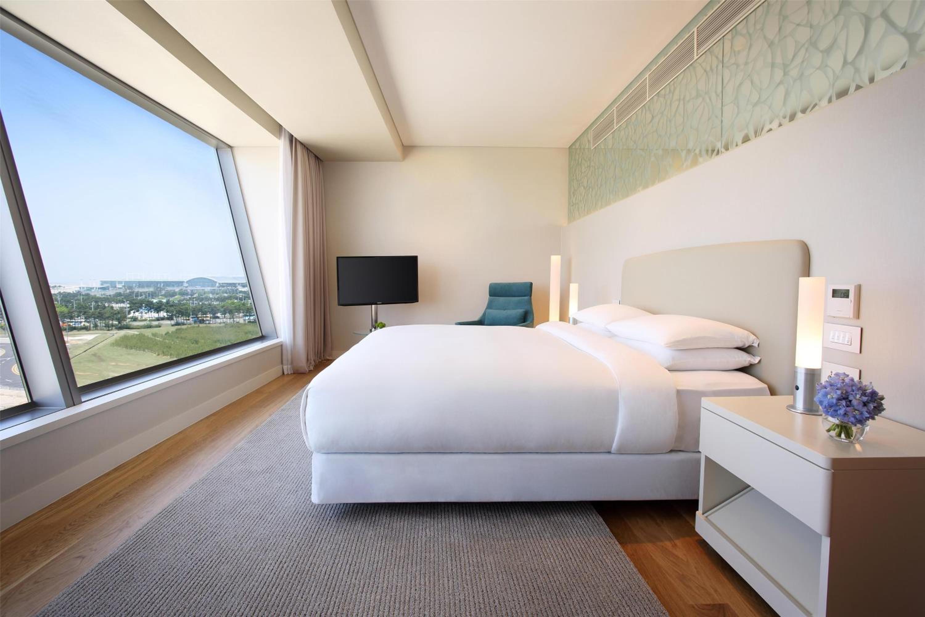 Grand, Deluxe, Executive, Suite, West Tower