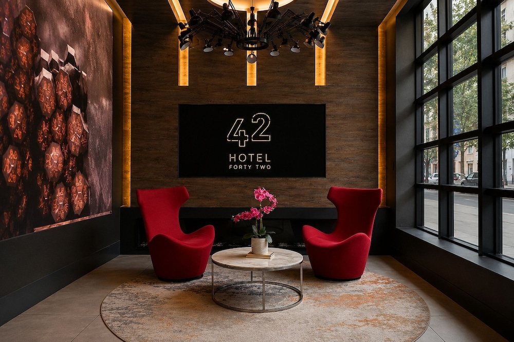 Hotel 42 35/48