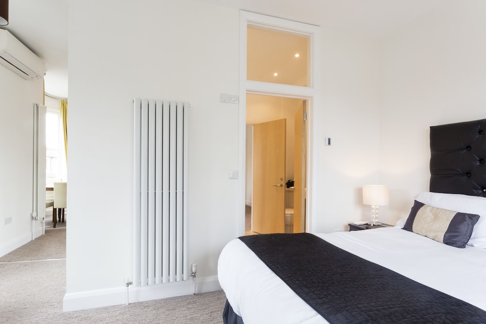 EXECUTIVE, SUITE