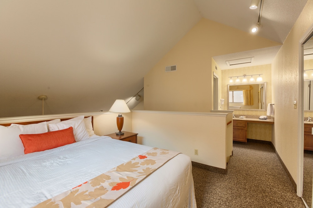 Residences at Daniel Webster 4/50
