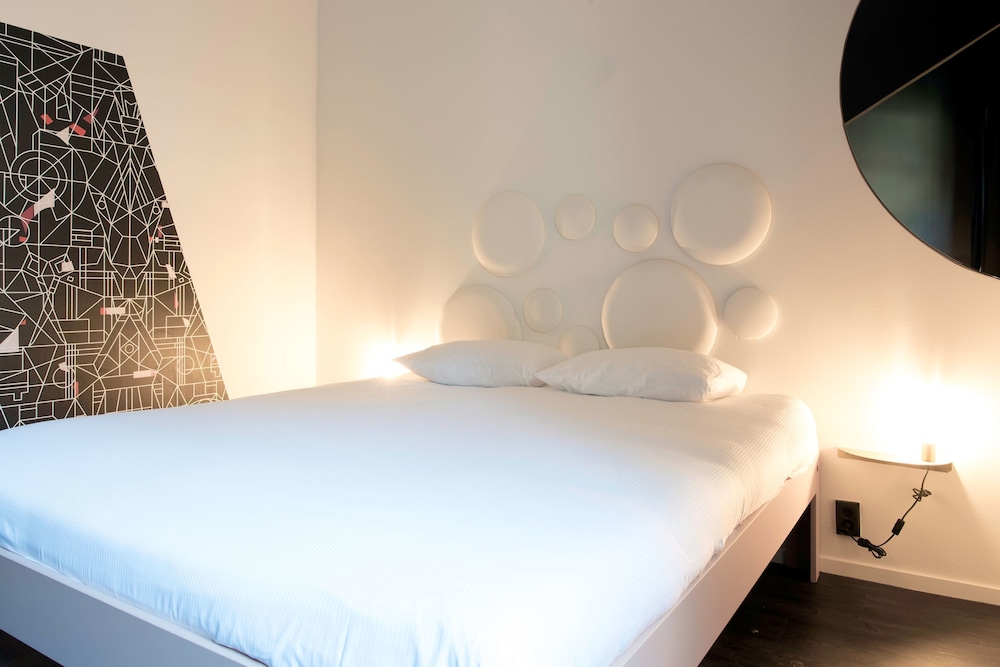 CLASSIC, KING BED