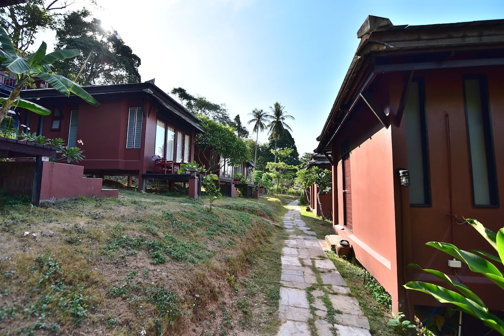 Koh Ngai Thanya Beach Resort 9/65