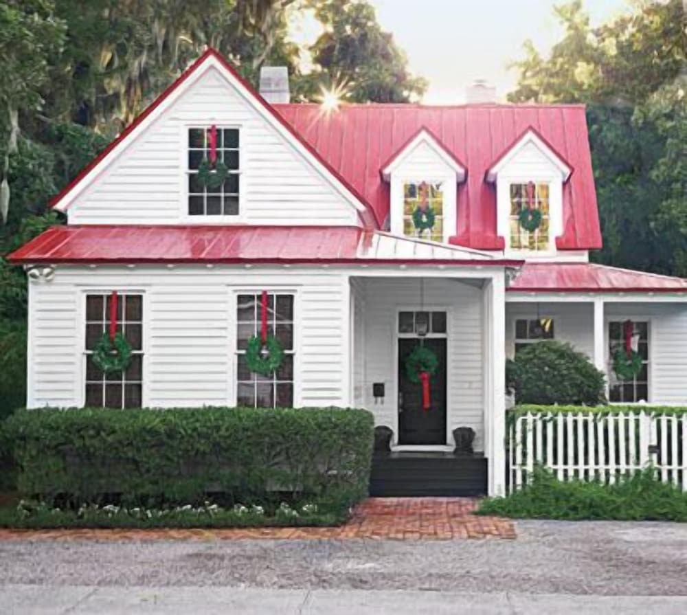 Rhett House Inn 4/50