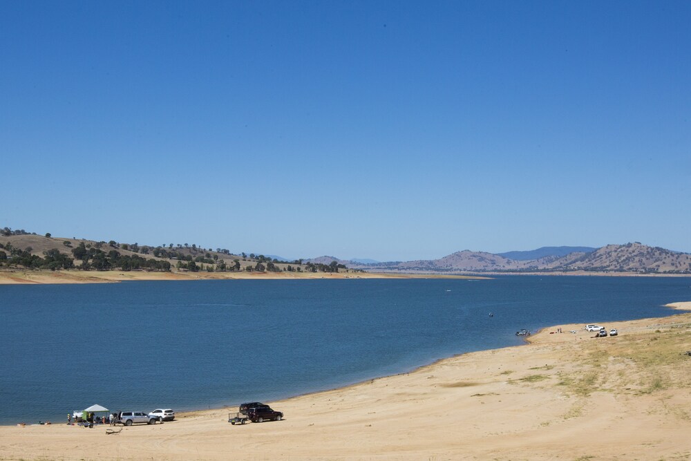 Lake Hume Resort 35/50