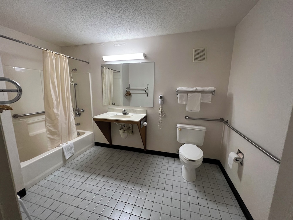Garden Inn & Suites 52/53