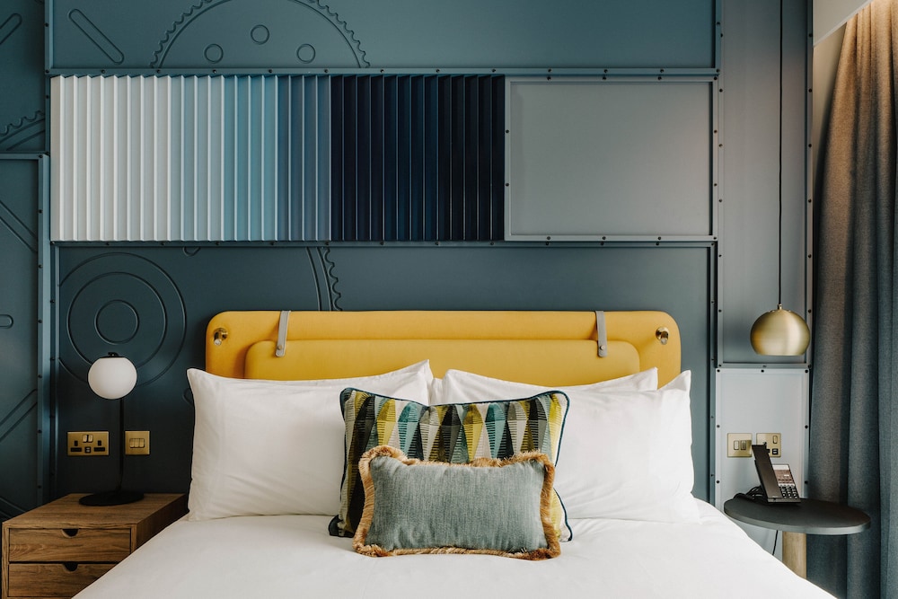 Deluxe, Queen Bed, The Halyard Liverpool, Vignette Collection 5/7
