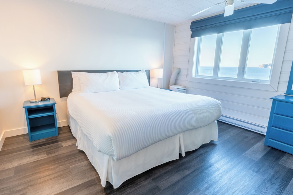 Comfort, King Bed, Island View