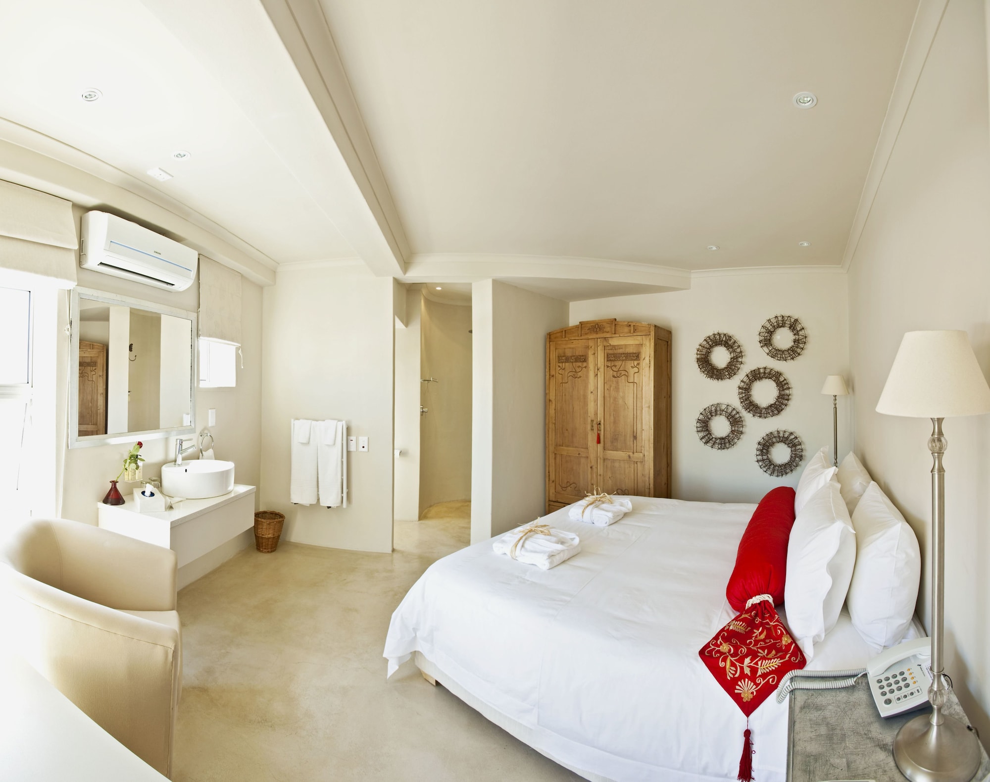 DELUXE, SUITE, KITCHENETTE