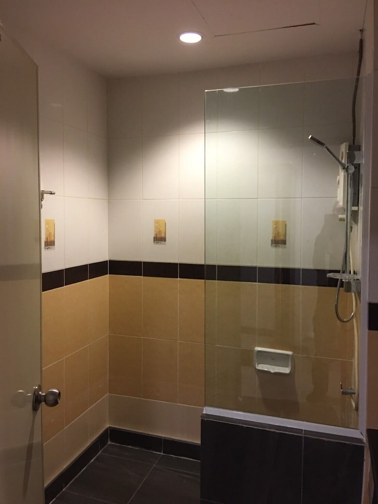 Tamarind Residences 49/51