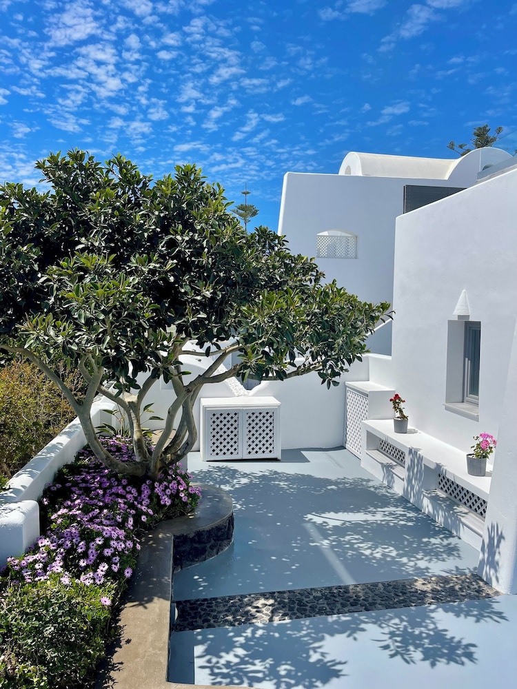 White Harmony Suites 60/69