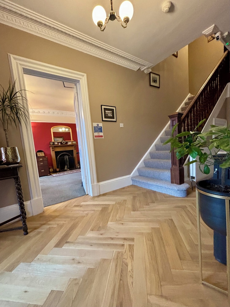 Carra Beag Guest House 7/50