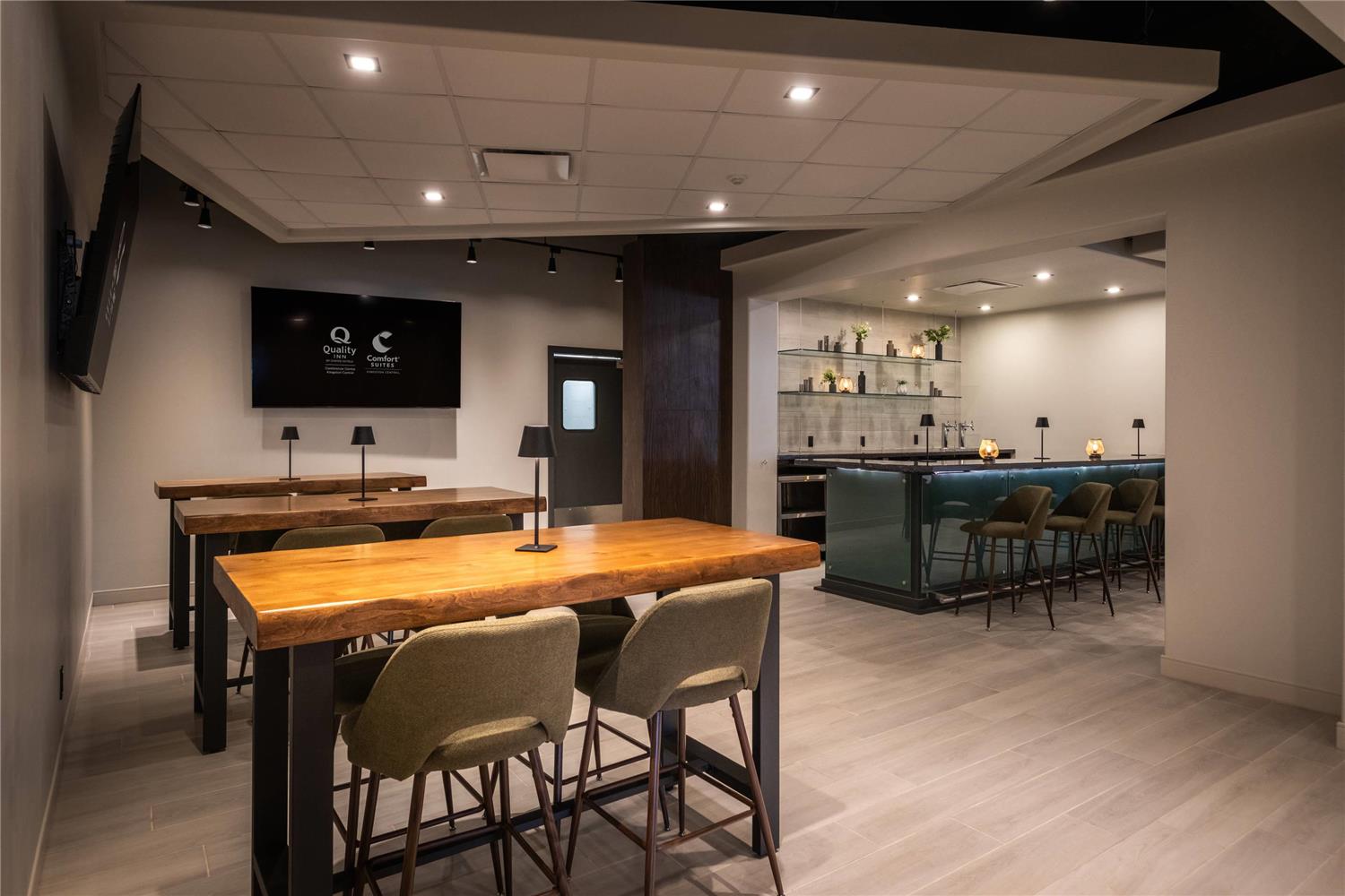 Comfort Suites Kingston Central 14/16