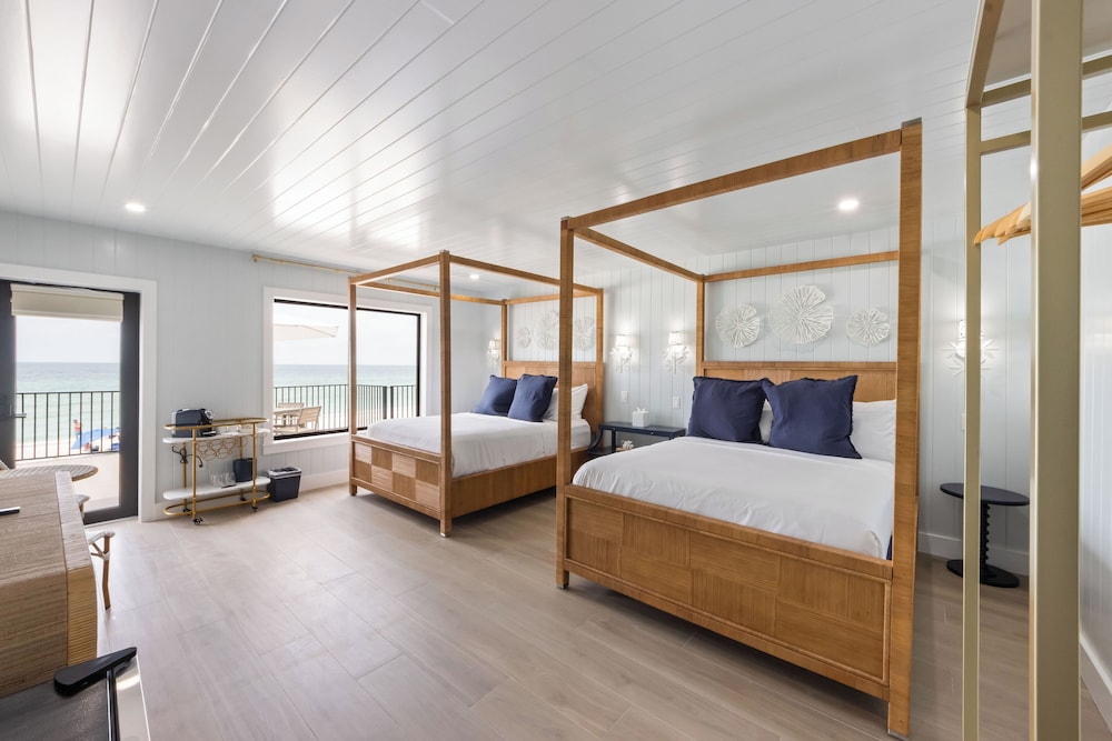 Luxury, 2 Queen Beds, Beach Front