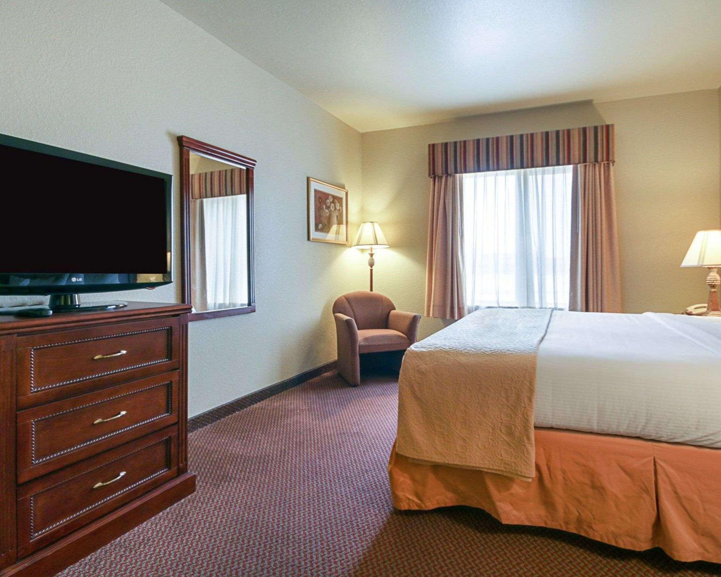SUITE, KING BED