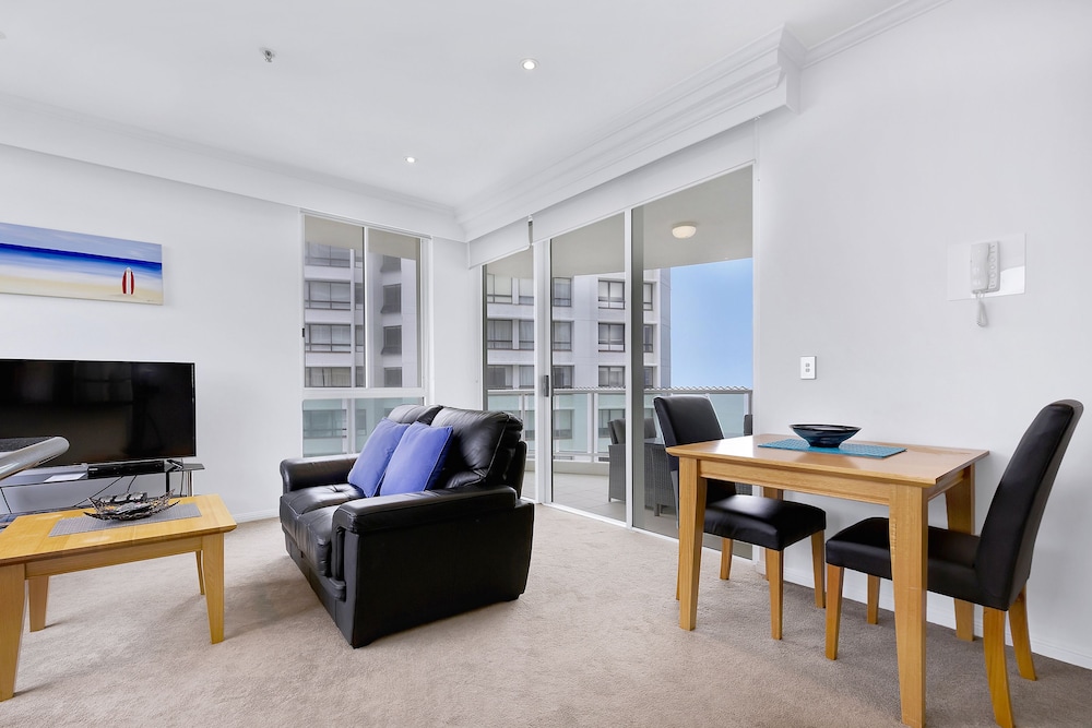 Pacific Views Resort 59/73