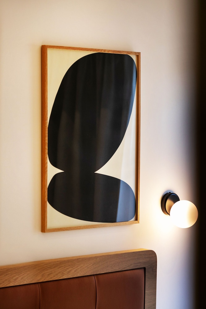 Noa Hotel 35/66