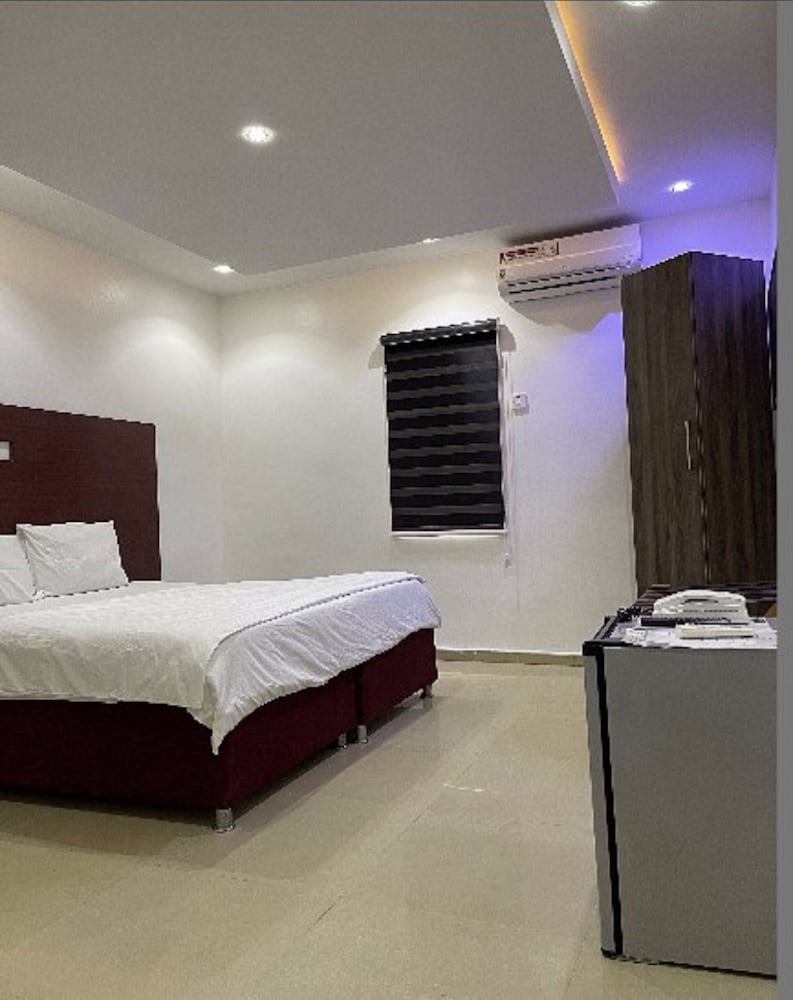 CHARLIE'S PLACE AND SUITES 21/50
