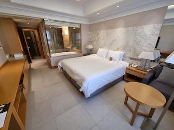 Type A, Deluxe, Double Bed, City View