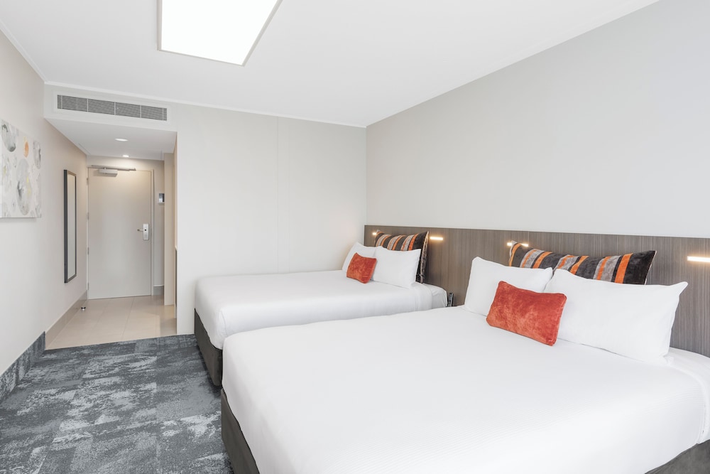 DELUXE, QUEEN BED