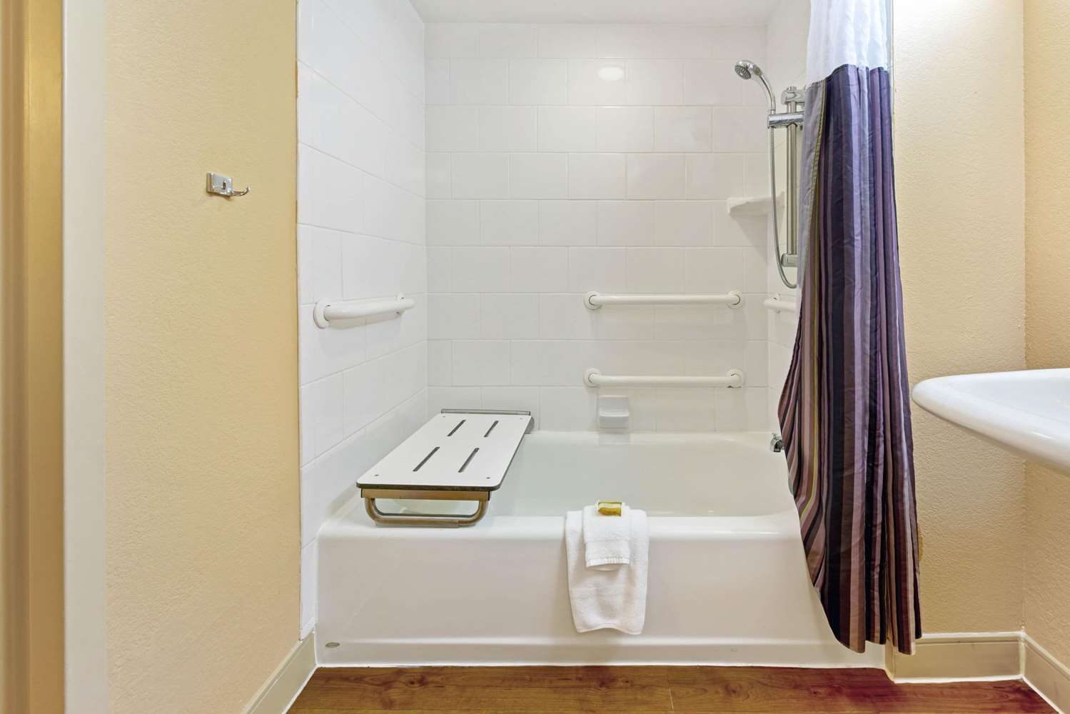 La Quinta Inn & Suites by Wyndham Coral Springs South 28/30