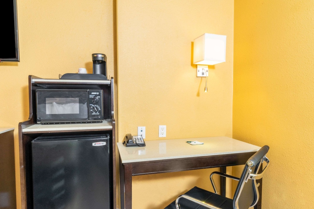 Quality Inn & Suites Sacramento 36/46