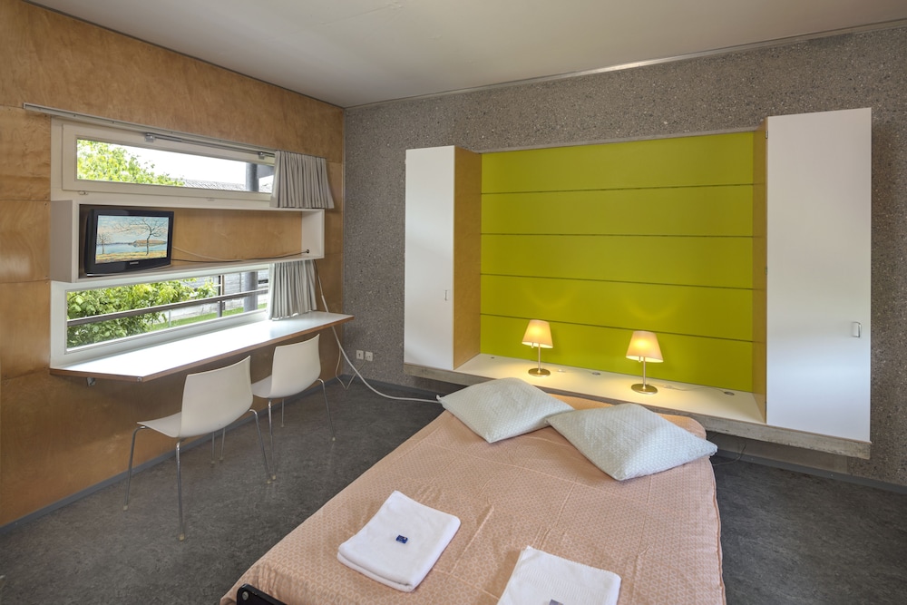 Lausanne Youth Hostel Jeunotel 39/40