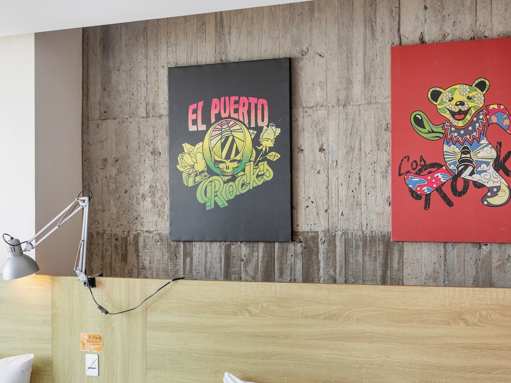 El Puerto Hotel 7/49