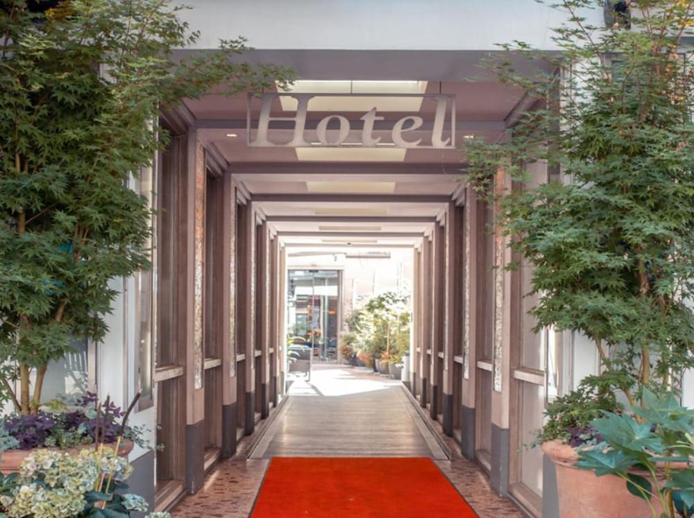 Hotel Bleibtreu Berlin By Golden Tulip 7/50