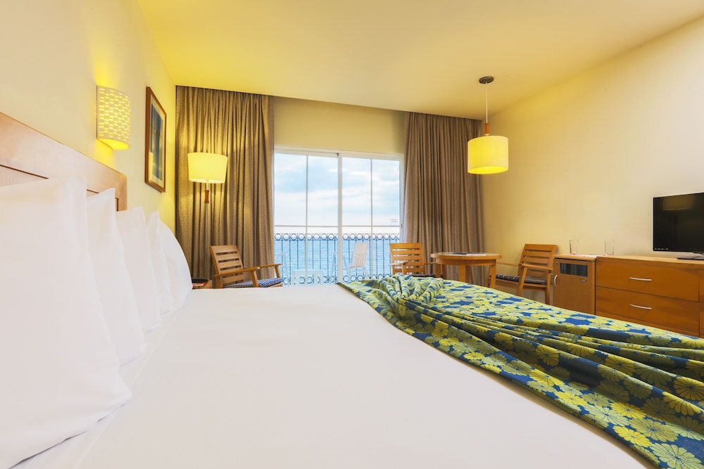 Krystal Vallarta 30/69