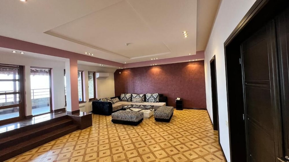Grand Hills Hotel 13/50